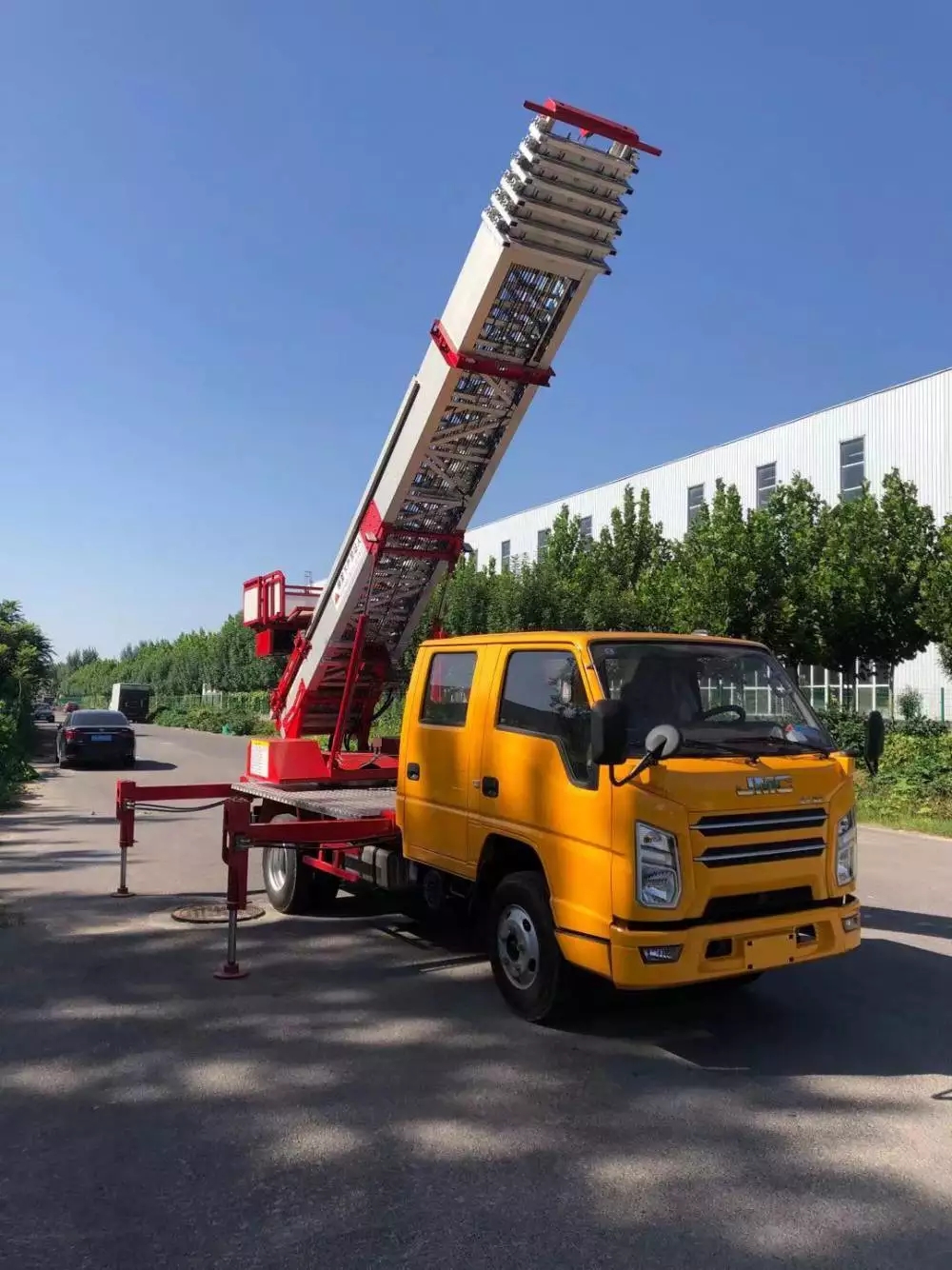 湘桥附近的云梯车出租服务：轻松解决高空作业需求